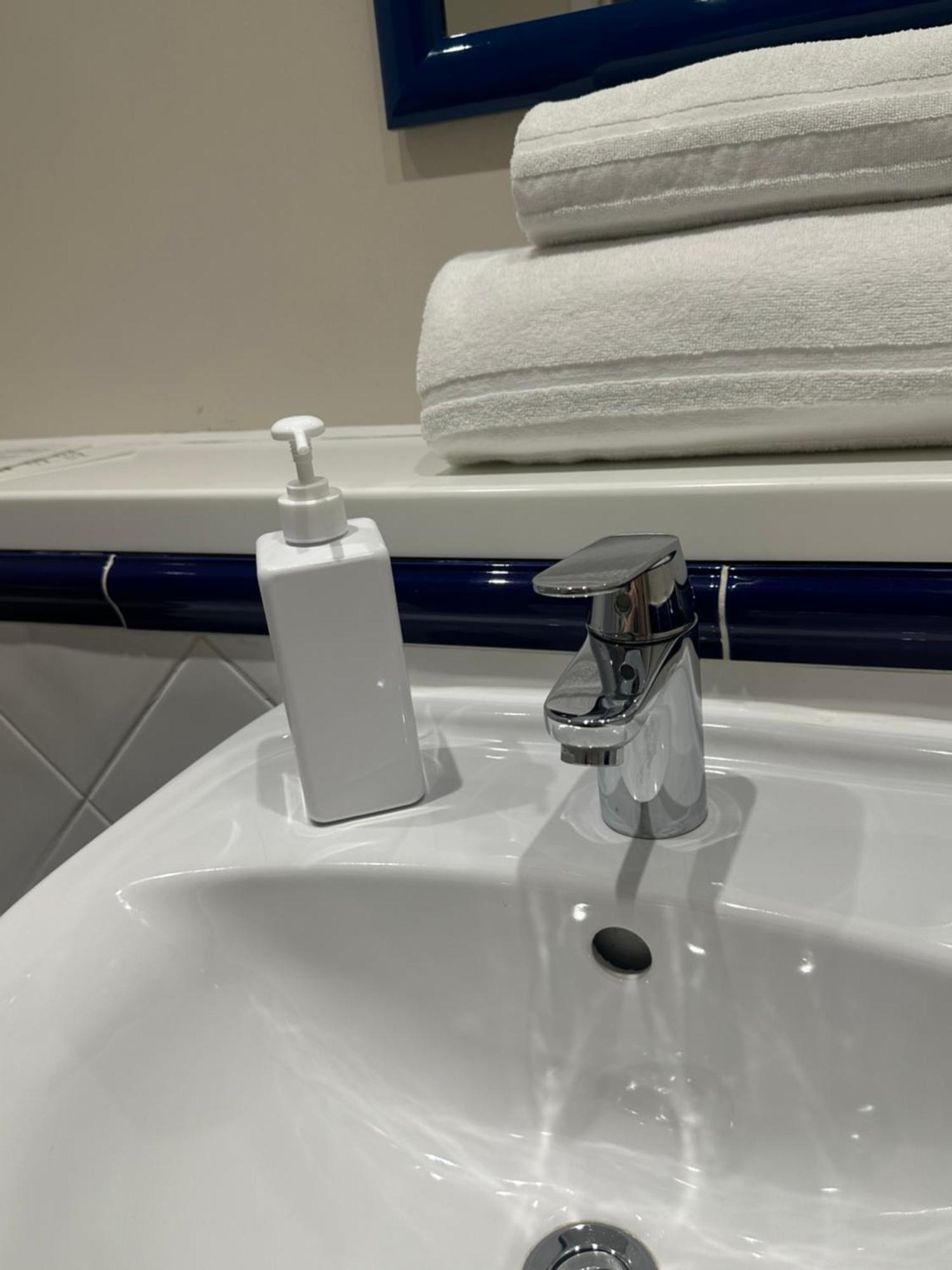 Go2 Glasgow Cumbernauld Hotel - Free Parking And Pet Friendly 外观 照片