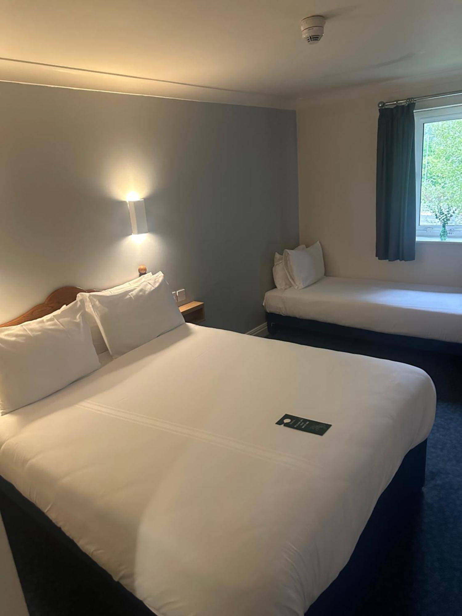 Go2 Glasgow Cumbernauld Hotel - Free Parking And Pet Friendly 外观 照片