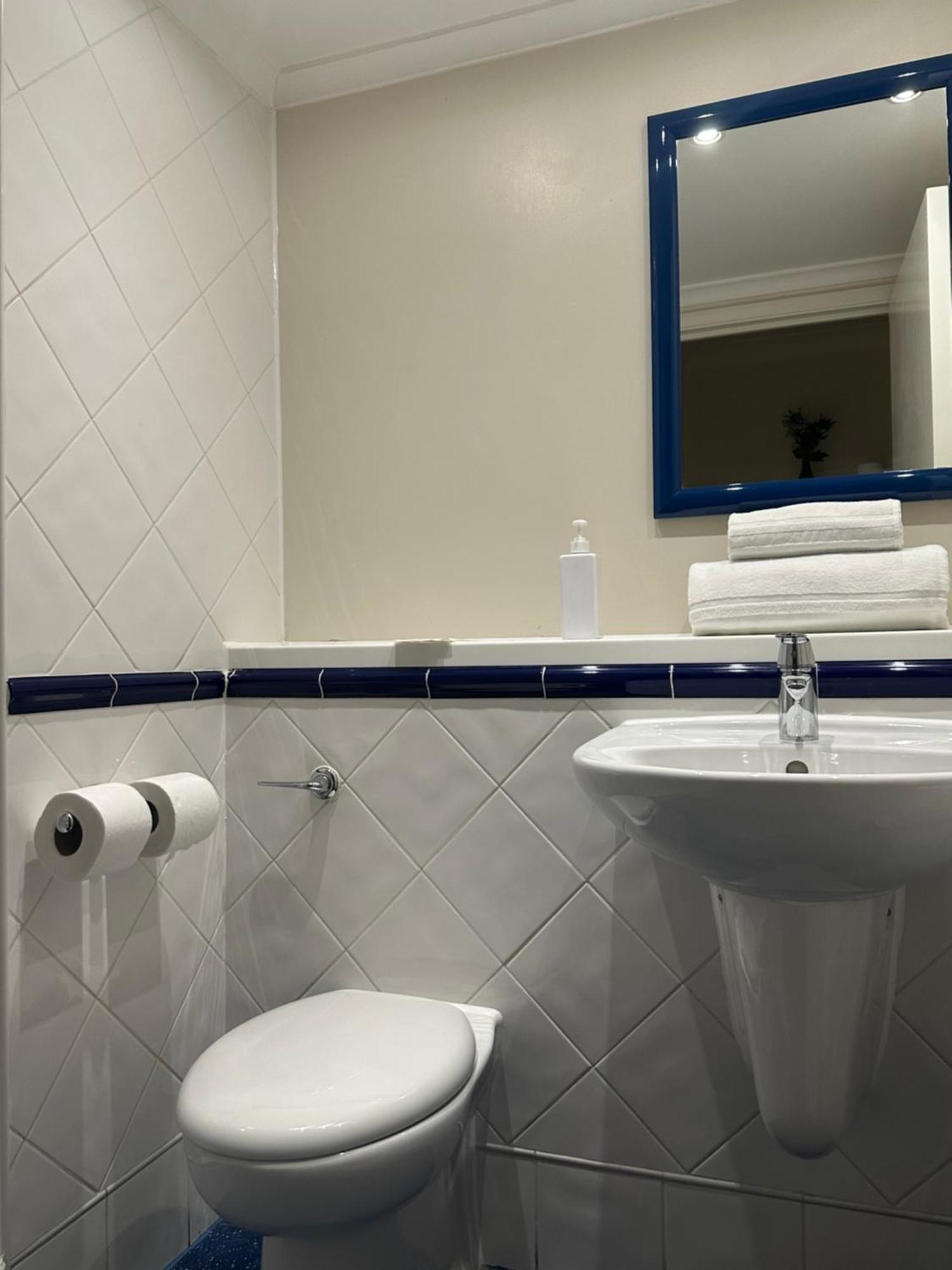 Go2 Glasgow Cumbernauld Hotel - Free Parking And Pet Friendly 外观 照片