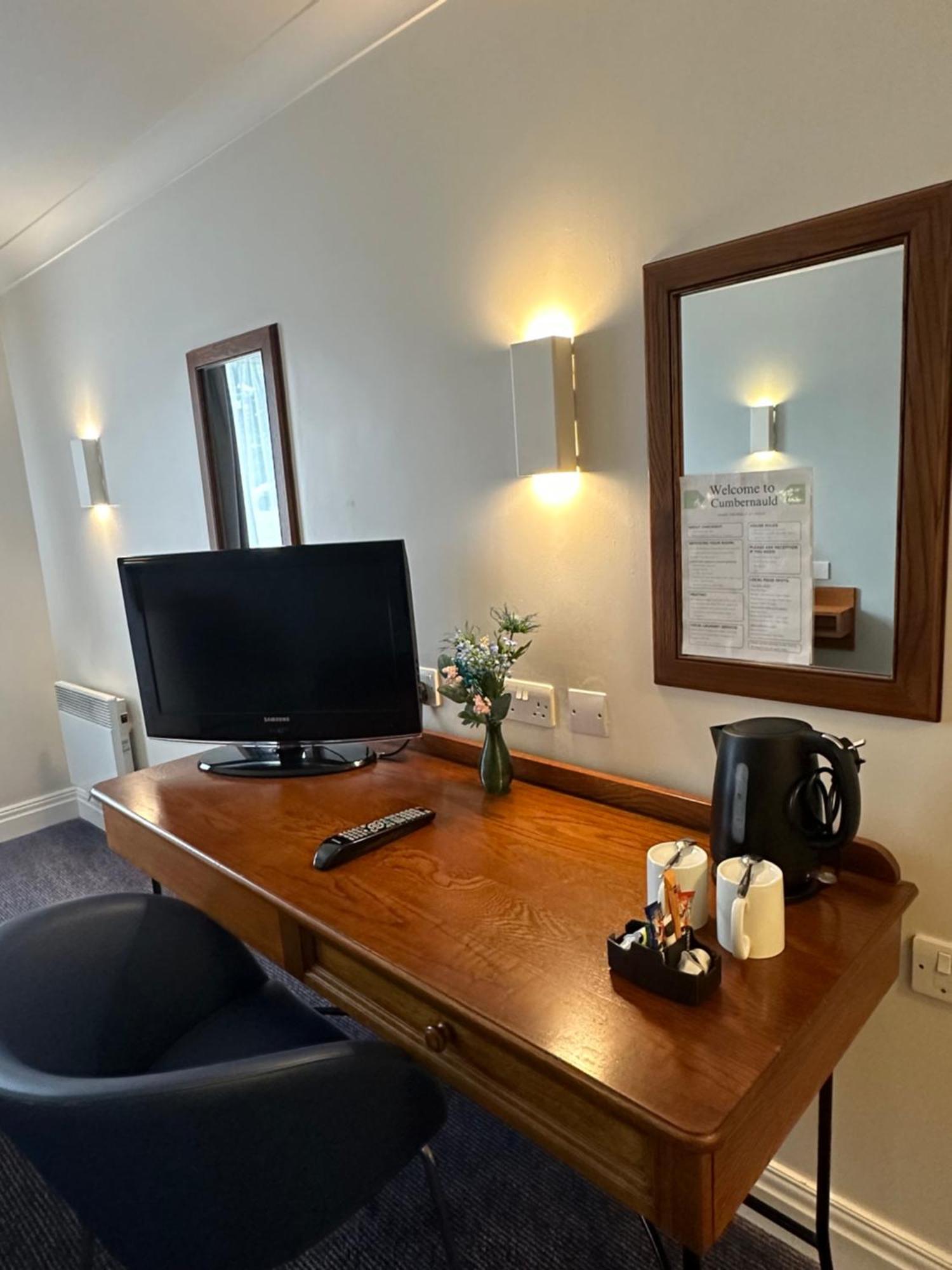 Go2 Glasgow Cumbernauld Hotel - Free Parking And Pet Friendly 外观 照片