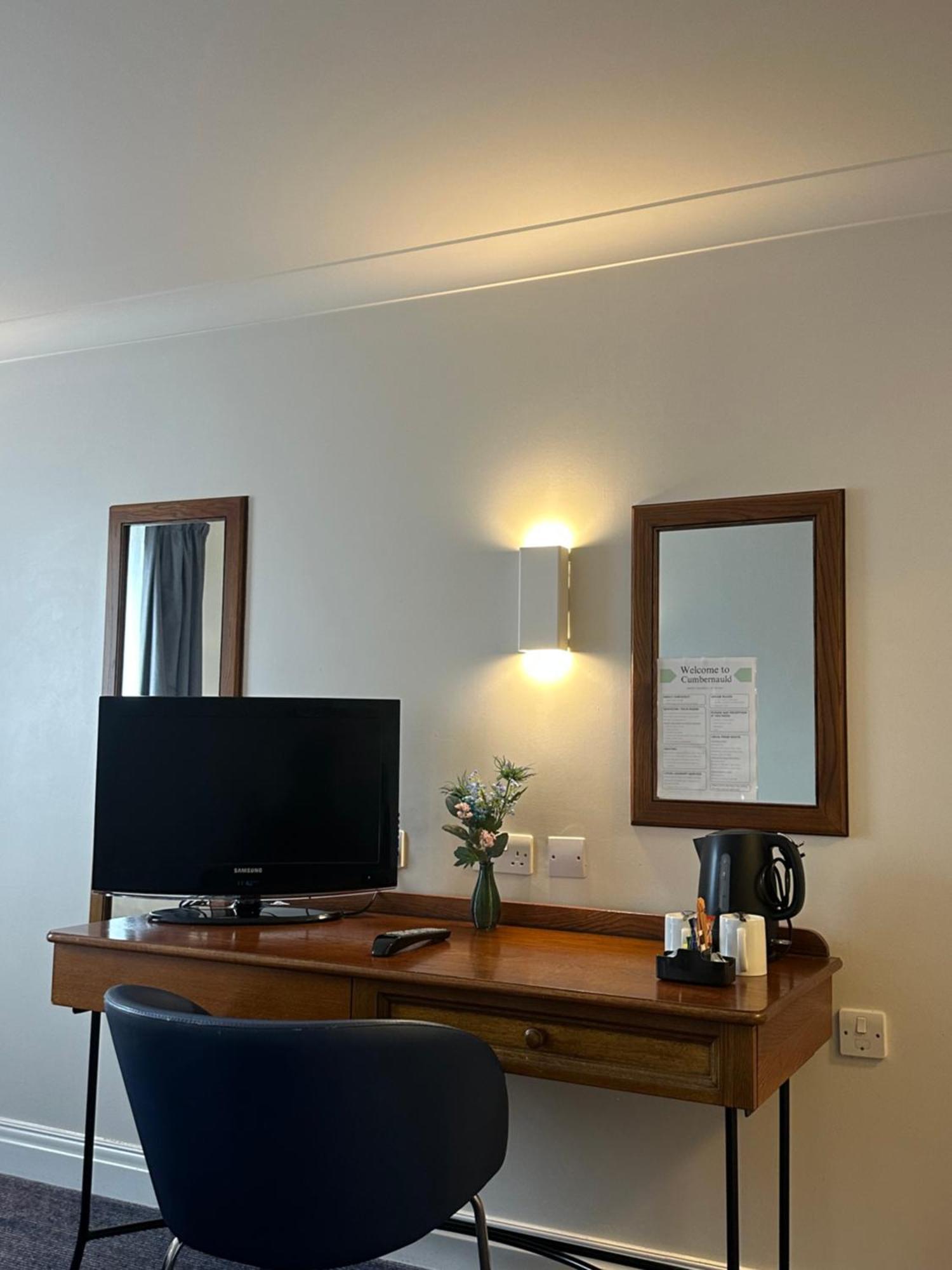 Go2 Glasgow Cumbernauld Hotel - Free Parking And Pet Friendly 外观 照片